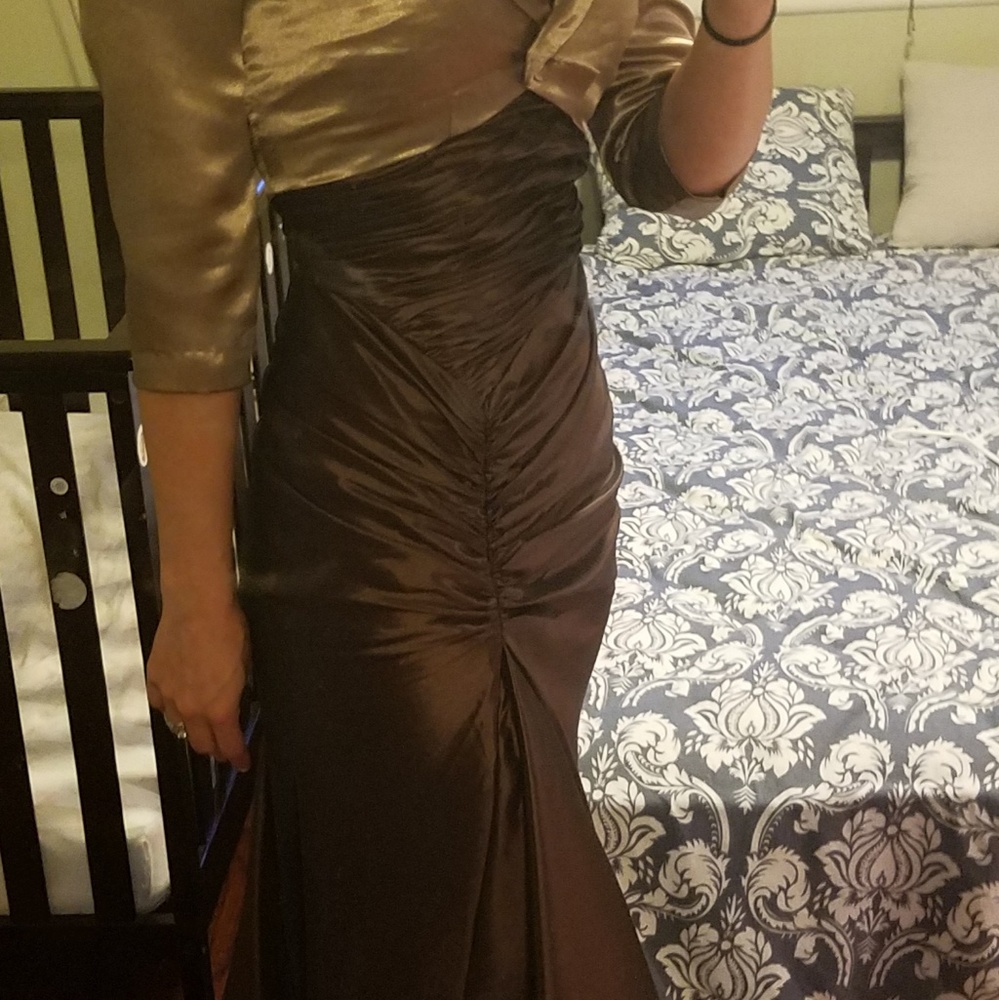 Gown - Picture 6 of 8